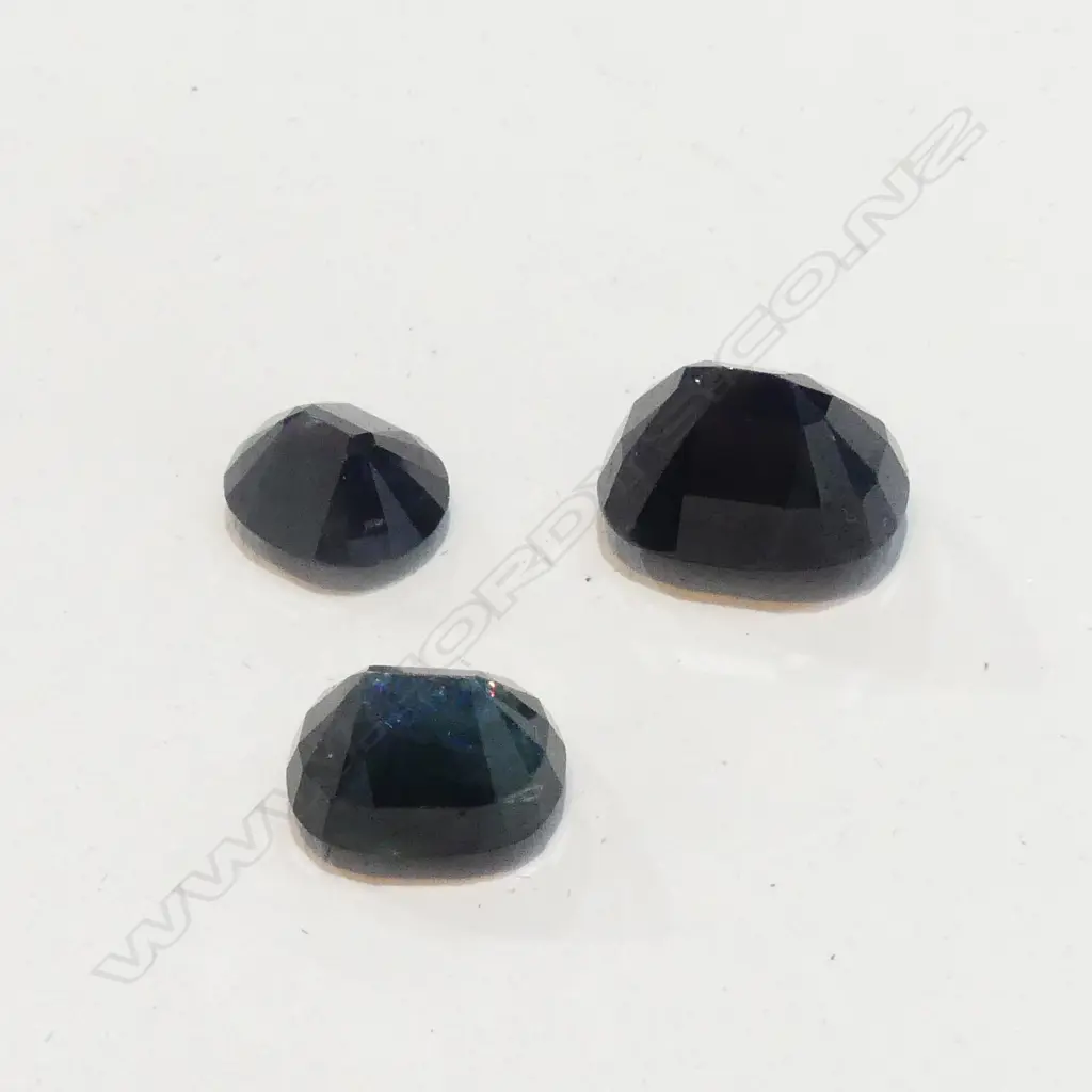 THREE DARK BLUE SAPPHIRES TOTAL OF 15CT Image 1++