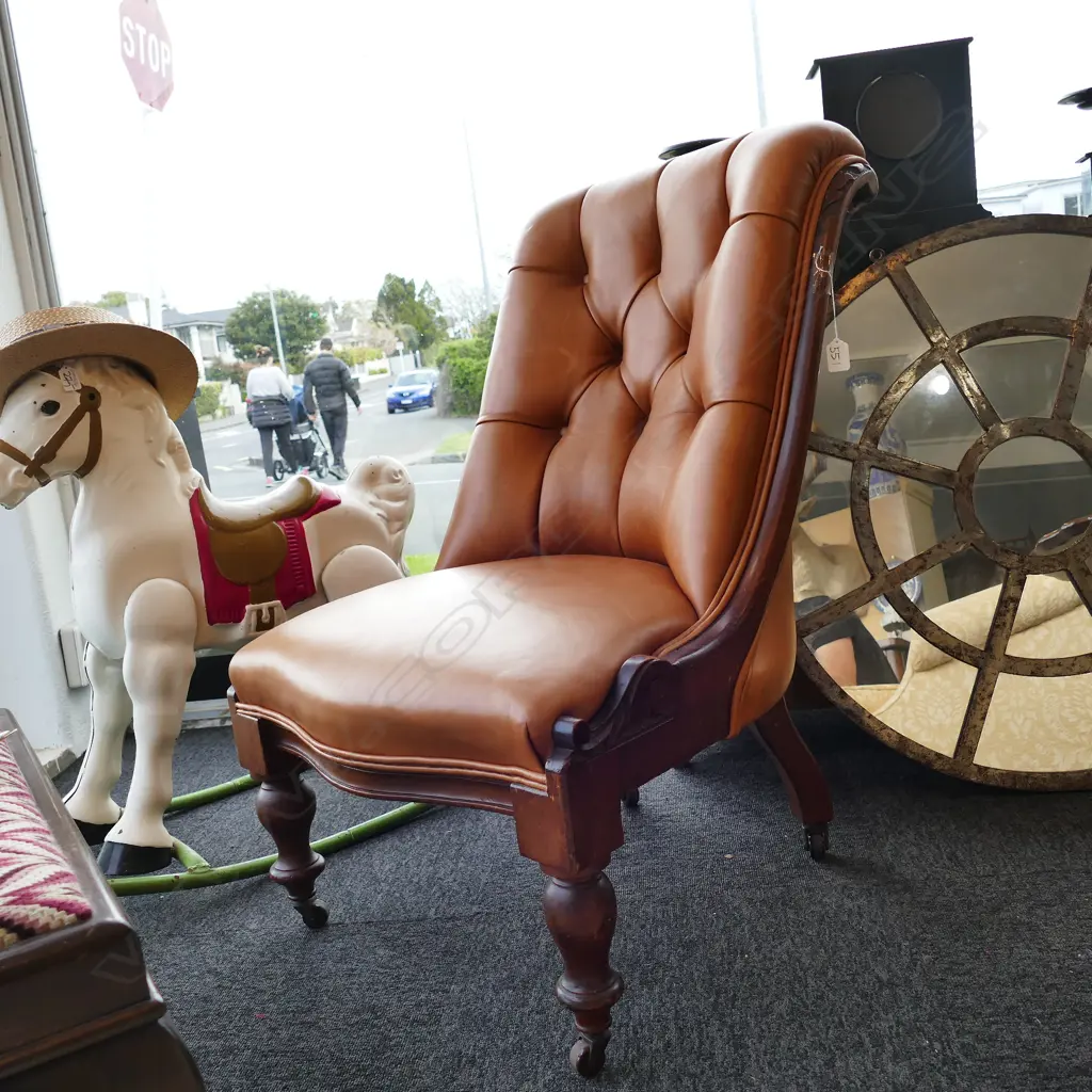VICT LEATHER UPHOLSTERED PARLOUR CHAIR Image 1++
