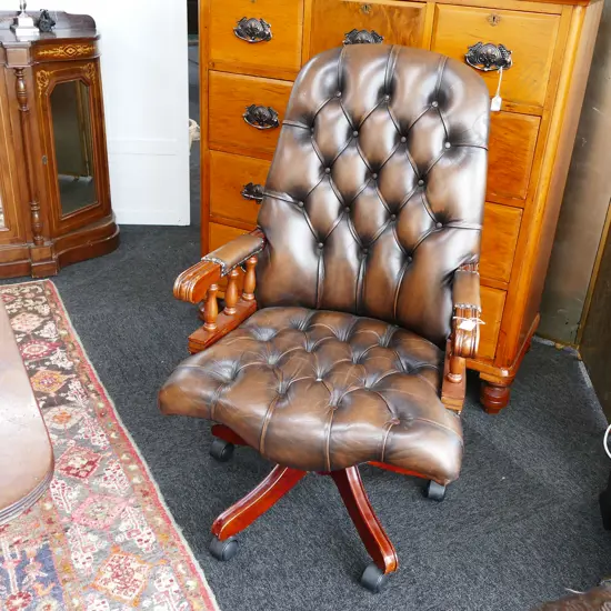 LEATHER BUTTONED BACK EXECUTIVE CHAIR