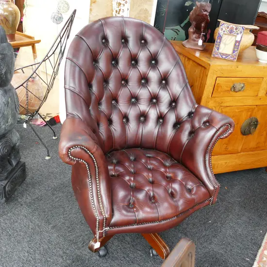 LEATHER BUTTONED BACK EXECUTIVE CHAIR