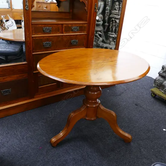 COLONIAL OVAL SIDE TABLE L 1050 MM