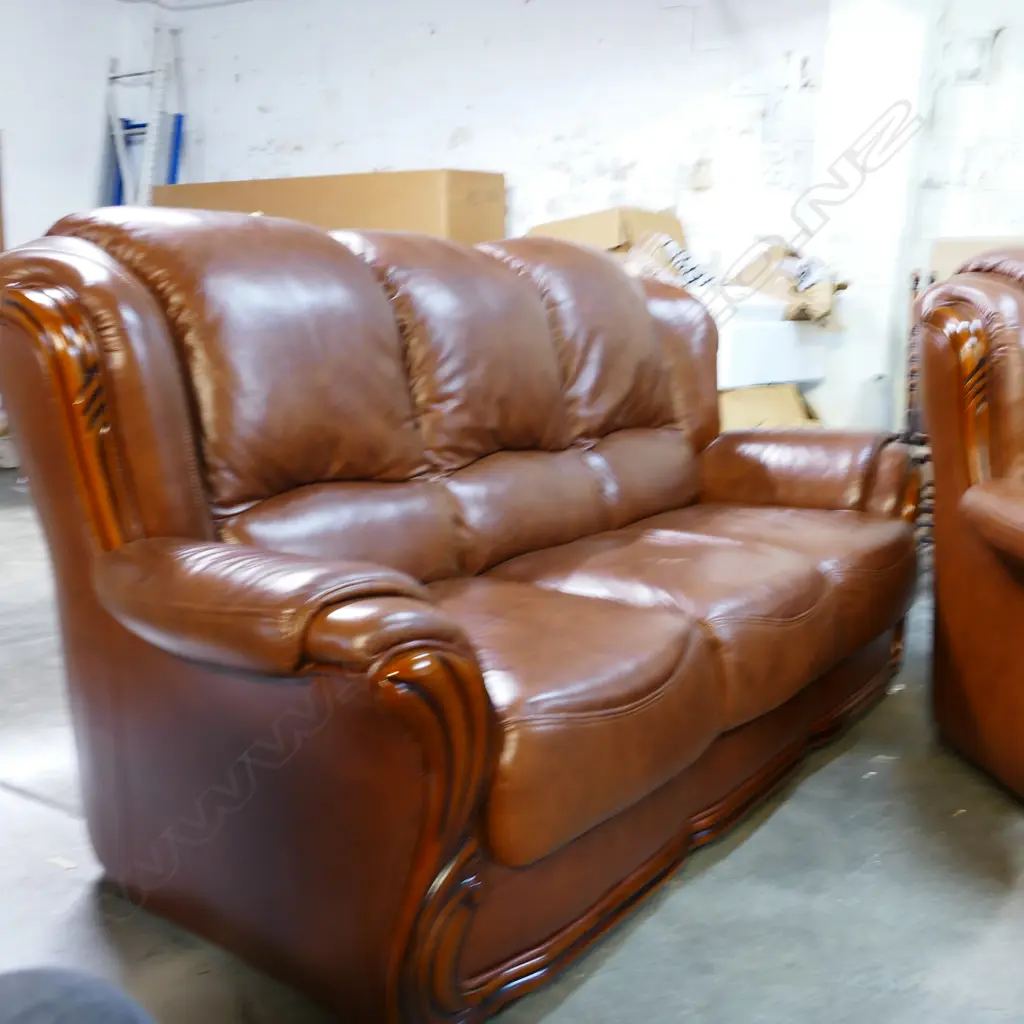 3PC BROWN LEATHER LOUNGE SUITE Image 1++