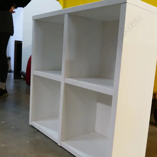 WHITE BOOKCASE H 820 MM