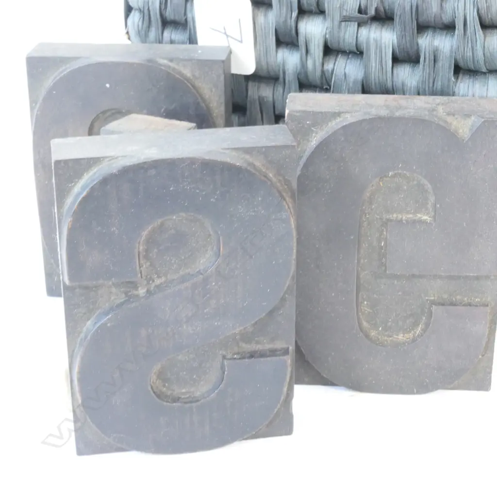 CANE BASKET OLD WOODEN PRINTERS TYPE MED/LGE Image 1++