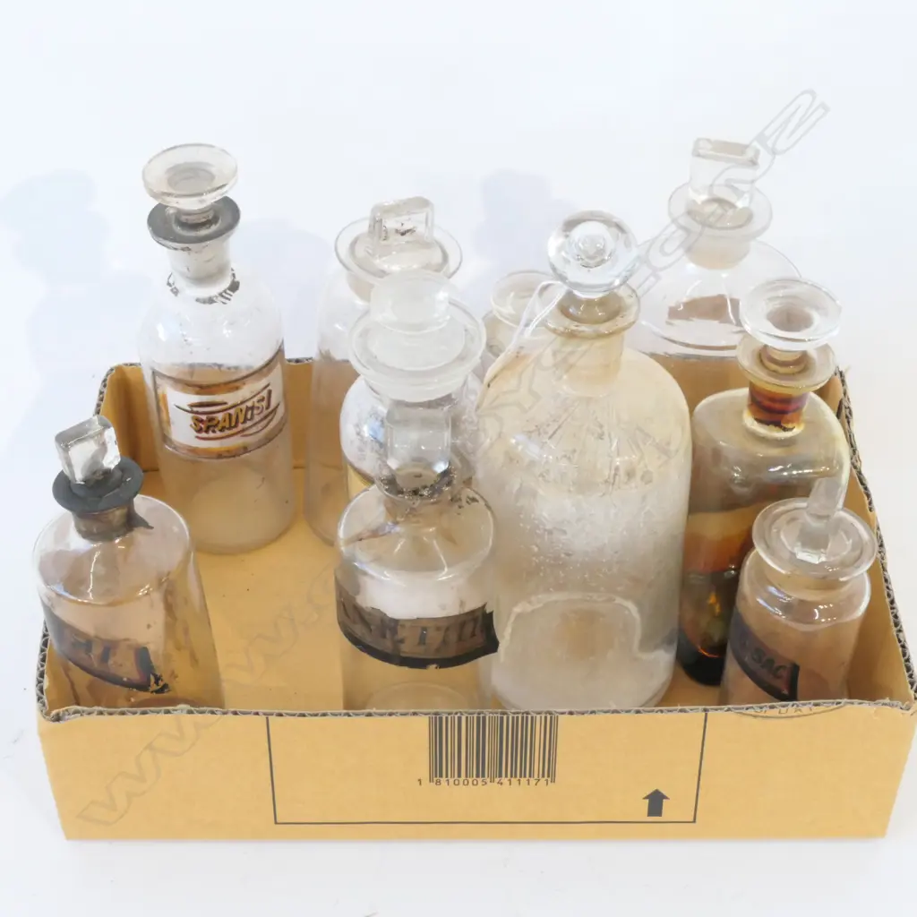 10 VINTAGE GLASS PHARMACY BOTTLES MED/SMALL Image 1++