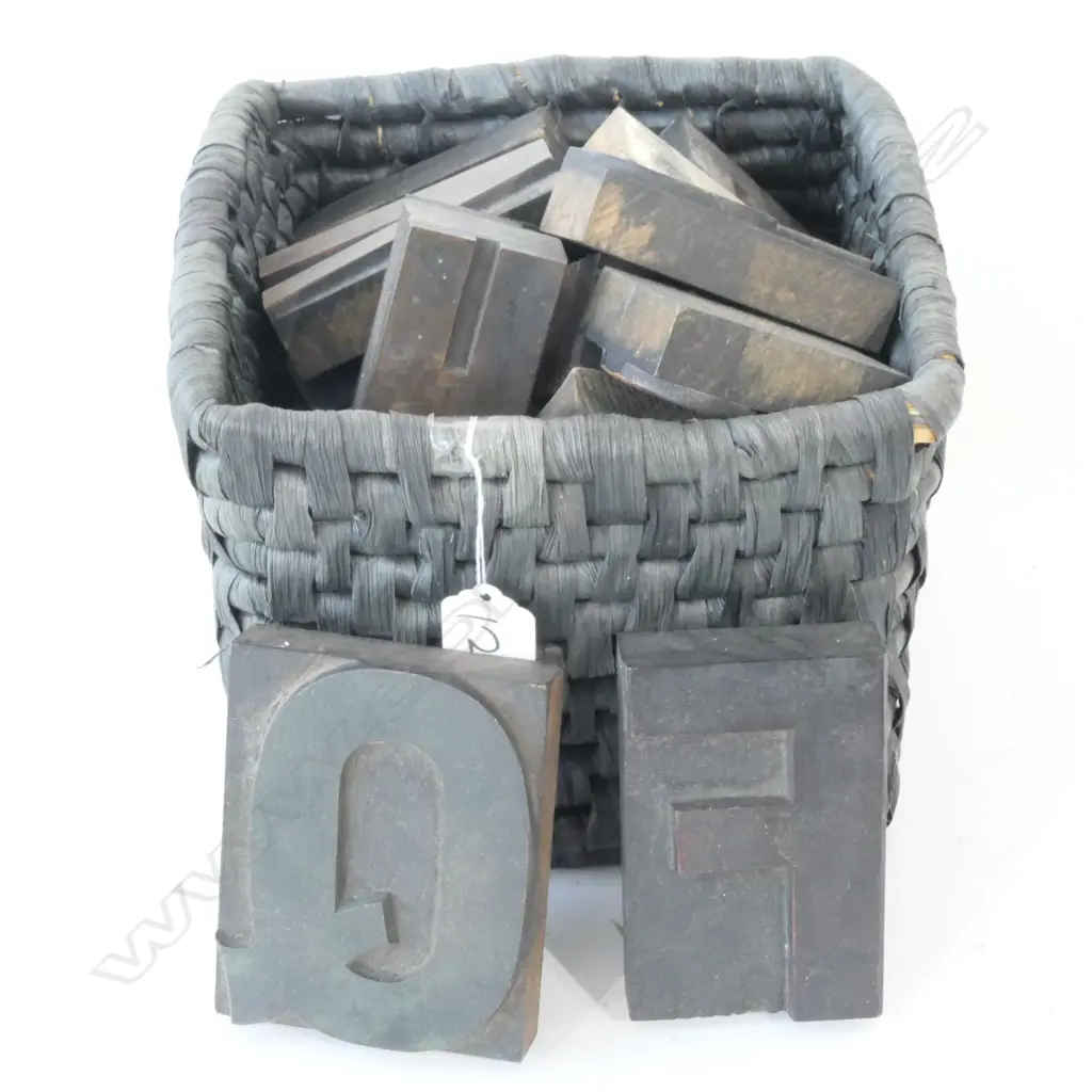 SEL. LGE/MED. PRINTERS WOODEN LETTERS  Image 1++