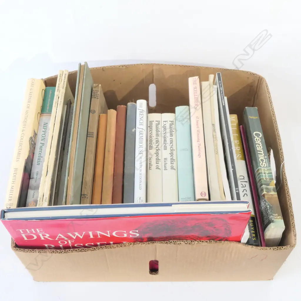 LOT ASST ART AND ANTIQUE BOOKS Image 1++