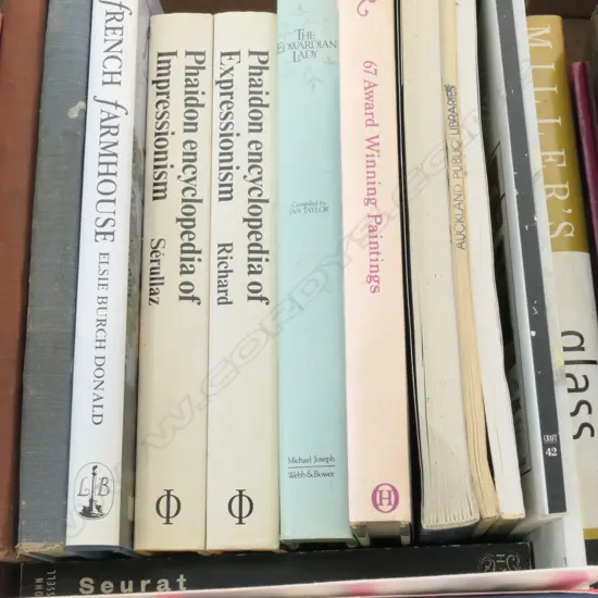 LOT ASST ART AND ANTIQUE BOOKS