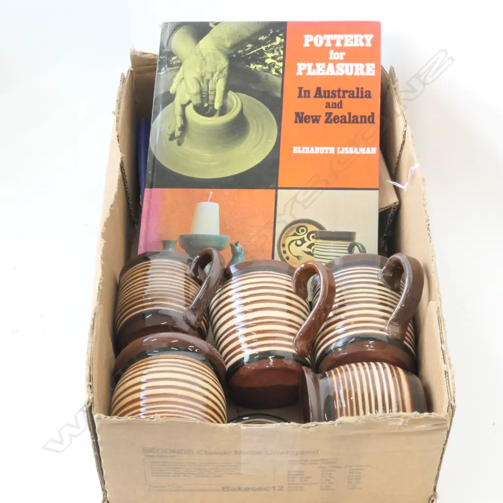 ELIZABETH LISSAMAN NZ POTTERY BOOK AND POTTERY ITEMS Image 1++