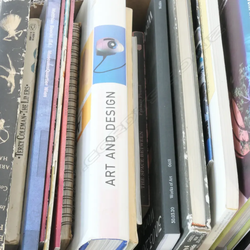 BOX LOT ART AND DESIGN BOOKS Image 1++