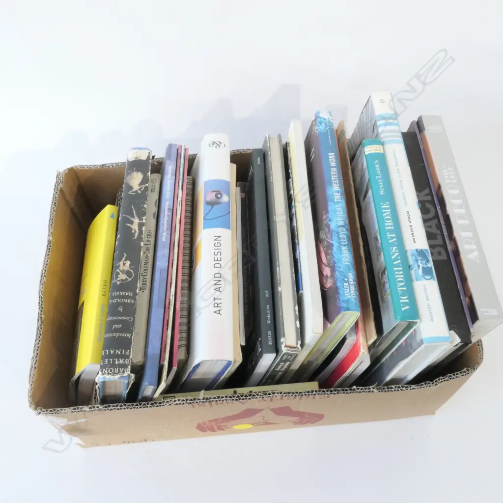 BOX LOT ART AND DESIGN BOOKS Image 1++