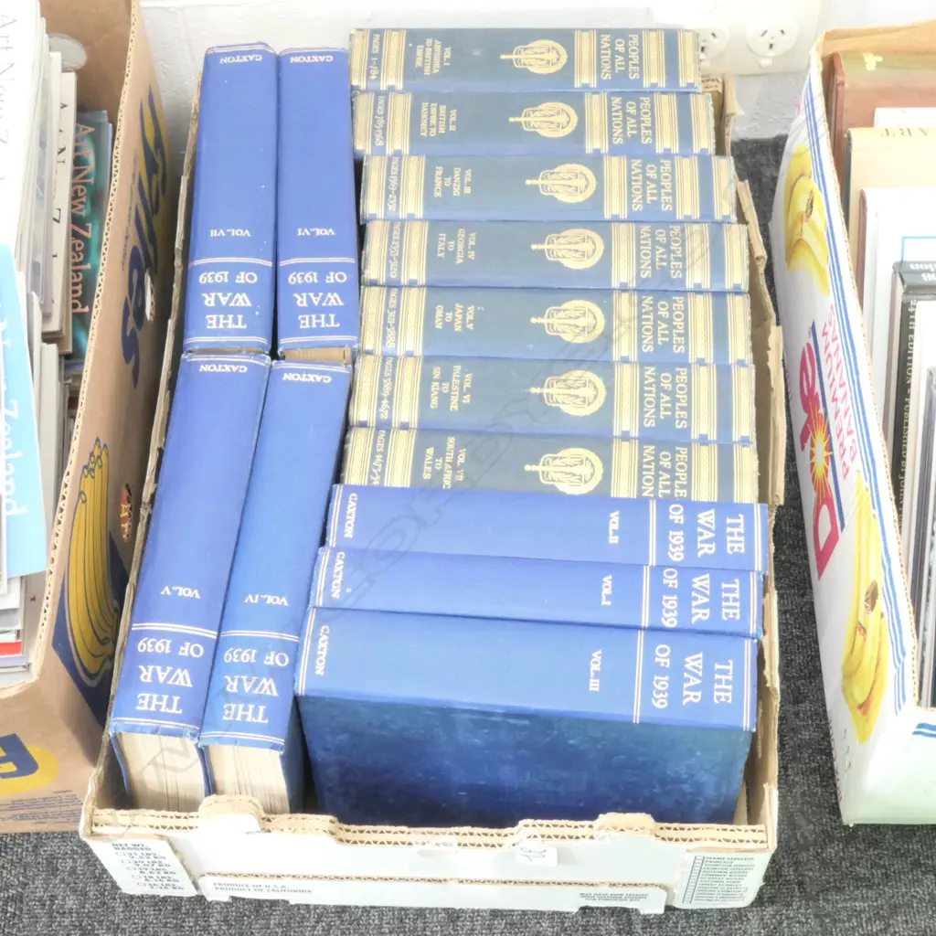 LOT AST BOOKS THE WAR ETC Image 1++