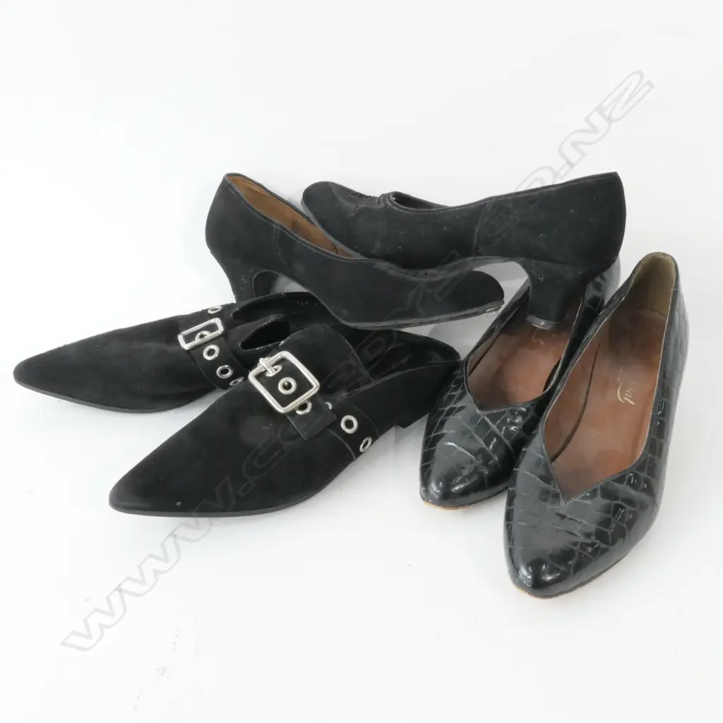 2 PAIRS VINTAGE SHOES SIZE 41/2 & 5 AND PR ROBERT CLERGERIE SLIDES SIZE 39 Image 1++