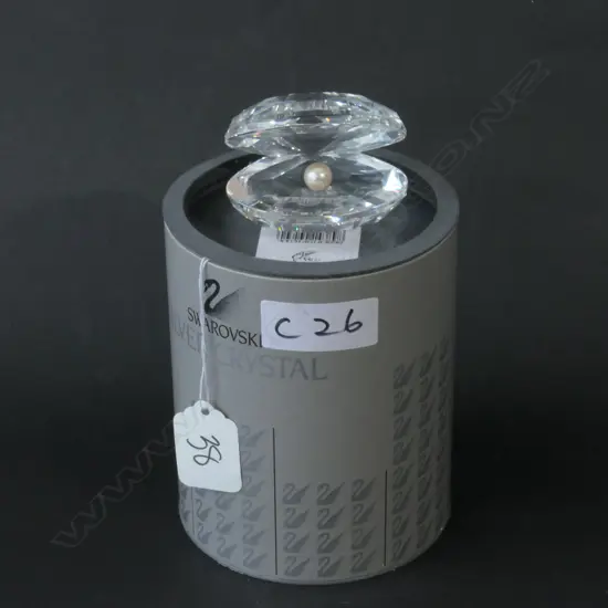 SWAROVSKI BOXED CLAM SHELL AND PEARL L 60 MM