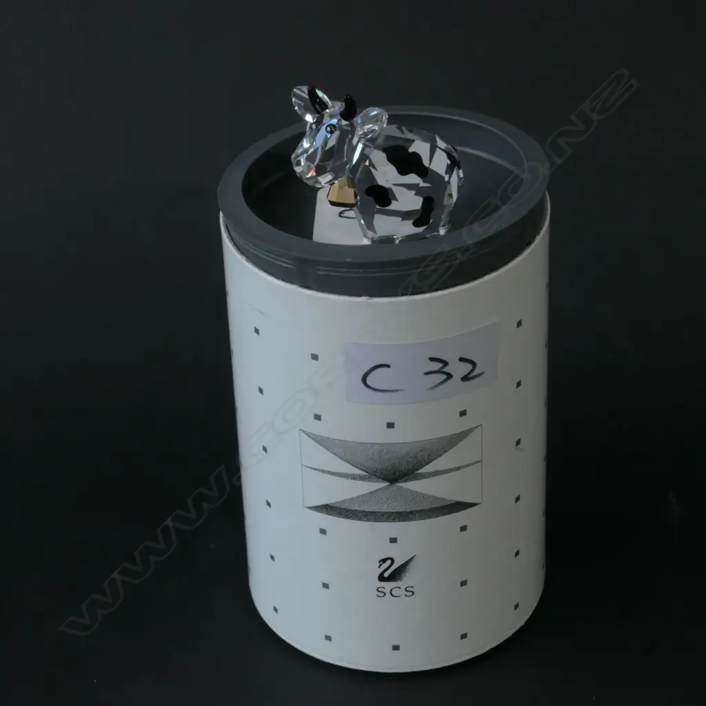 SWAROVSKI BLACK SPOTTED BULL H 50 MM Image 1++