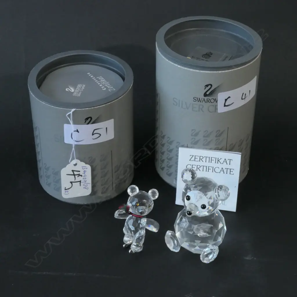 SWAROVSKI BOXED TEDDY BEAR + ON SMALLER ICE SKATING H 70 MM Image 1++