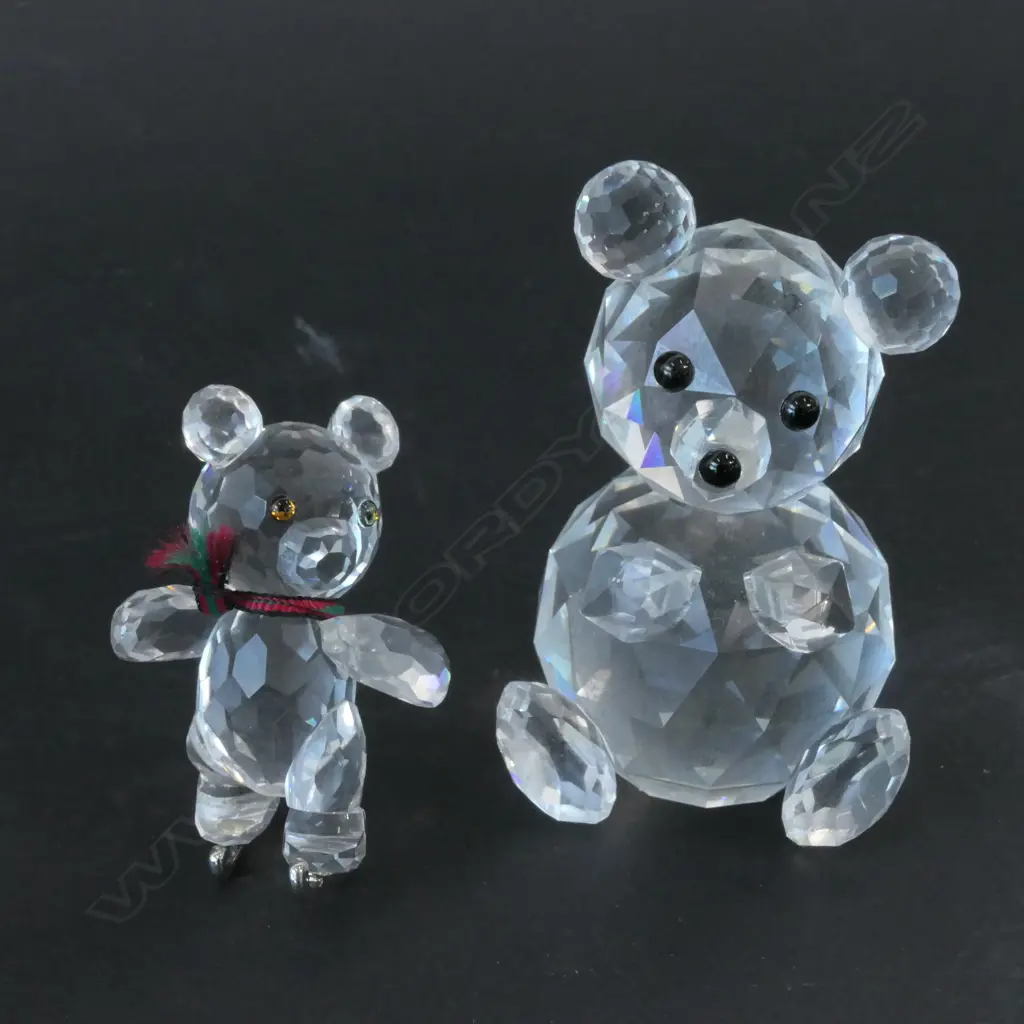 SWAROVSKI BOXED TEDDY BEAR + ON SMALLER ICE SKATING H 70 MM Image 1++