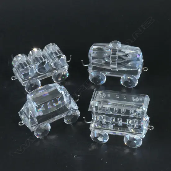 SWAROVSKI BOXED KEG CARRIAGES X 3 +PASSENGER CARRIAGE L 40 MM