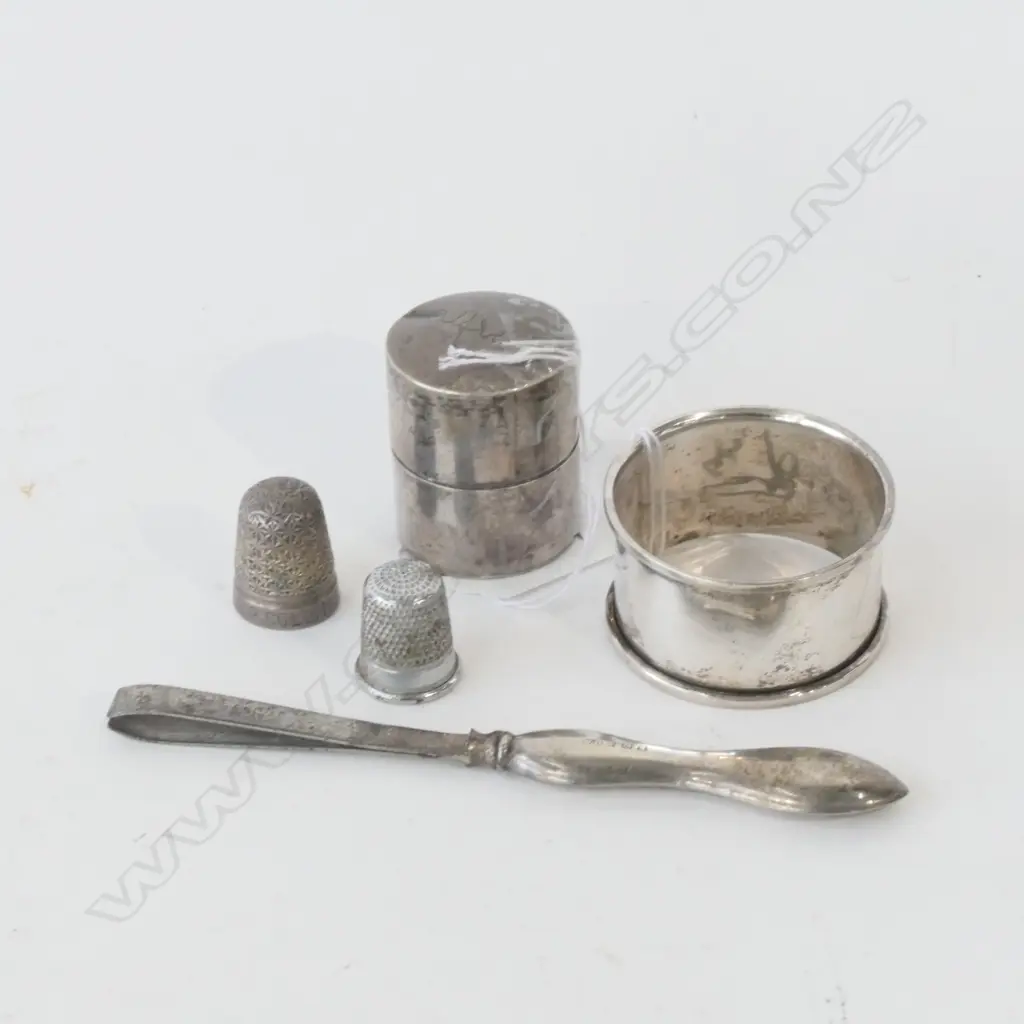 STG SILVER NAPKIN RING +SILVER HANDLED TWEEZERS/ EP THIMBLES AND VESTA APPROX 55 GMS  Image 1++
