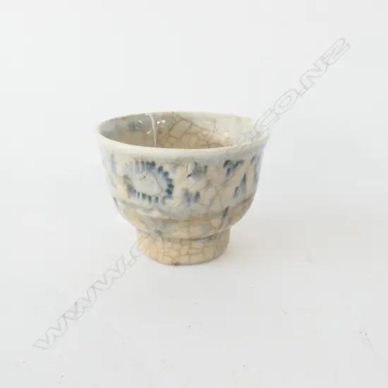 HEAVY CHINESE PORCELAIN WINE CUP w BLUE AND WHITE CRACKLE GLAZE H.70mm