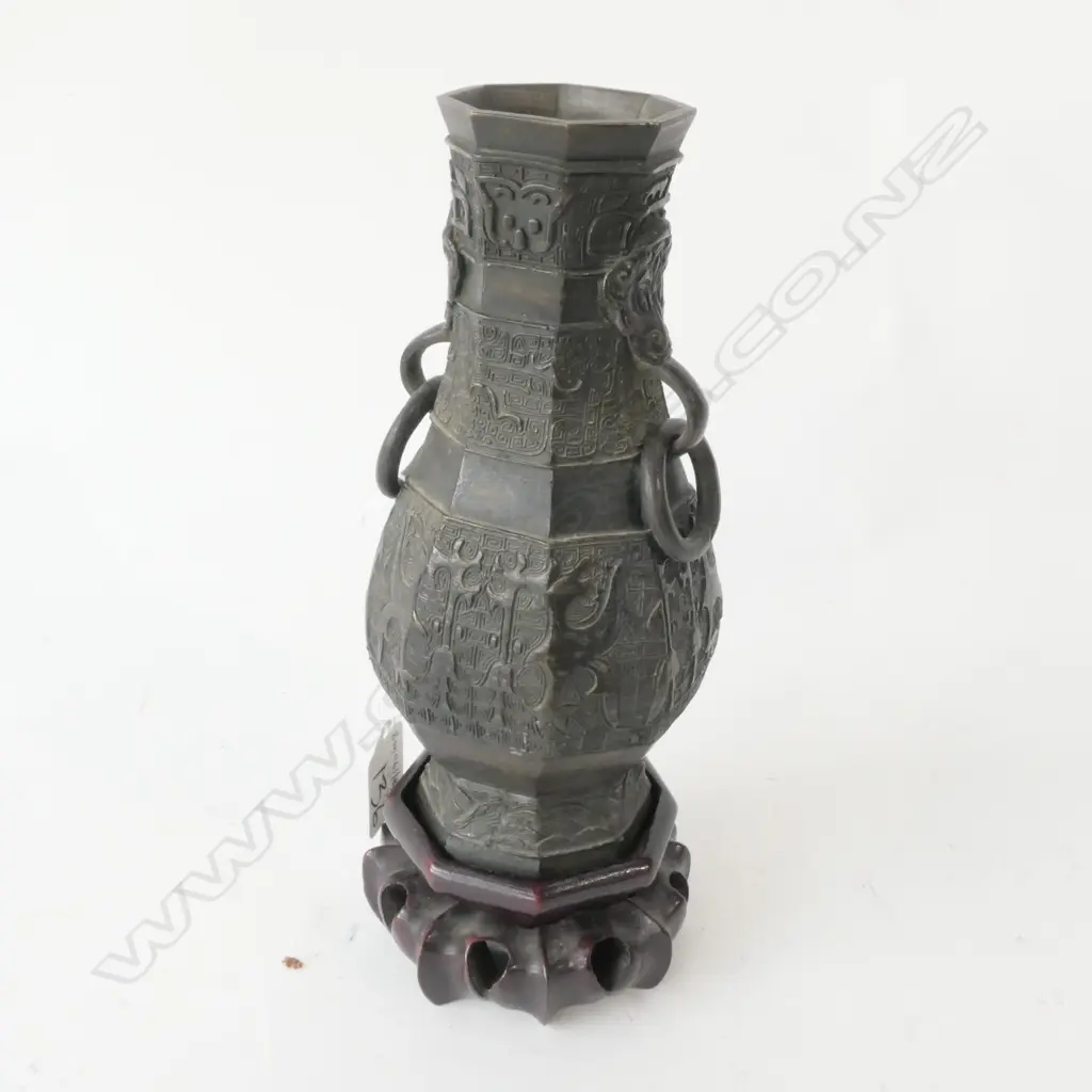 CHINESE BRONZE OCTAGONAL  TWO HANDLED VASE WITH STAND H 240 MM  Image 1++