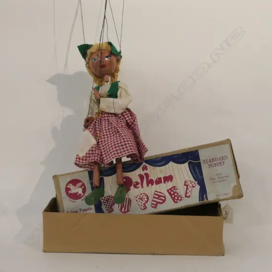 BOXED PELHAM PUPPET OF A DUTCH GIRL BOX 340 MM