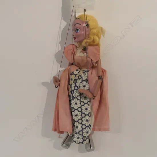 UNBOXED PELHAM PUPPET OF A YOUNG WOMAN BOX 340 MM
