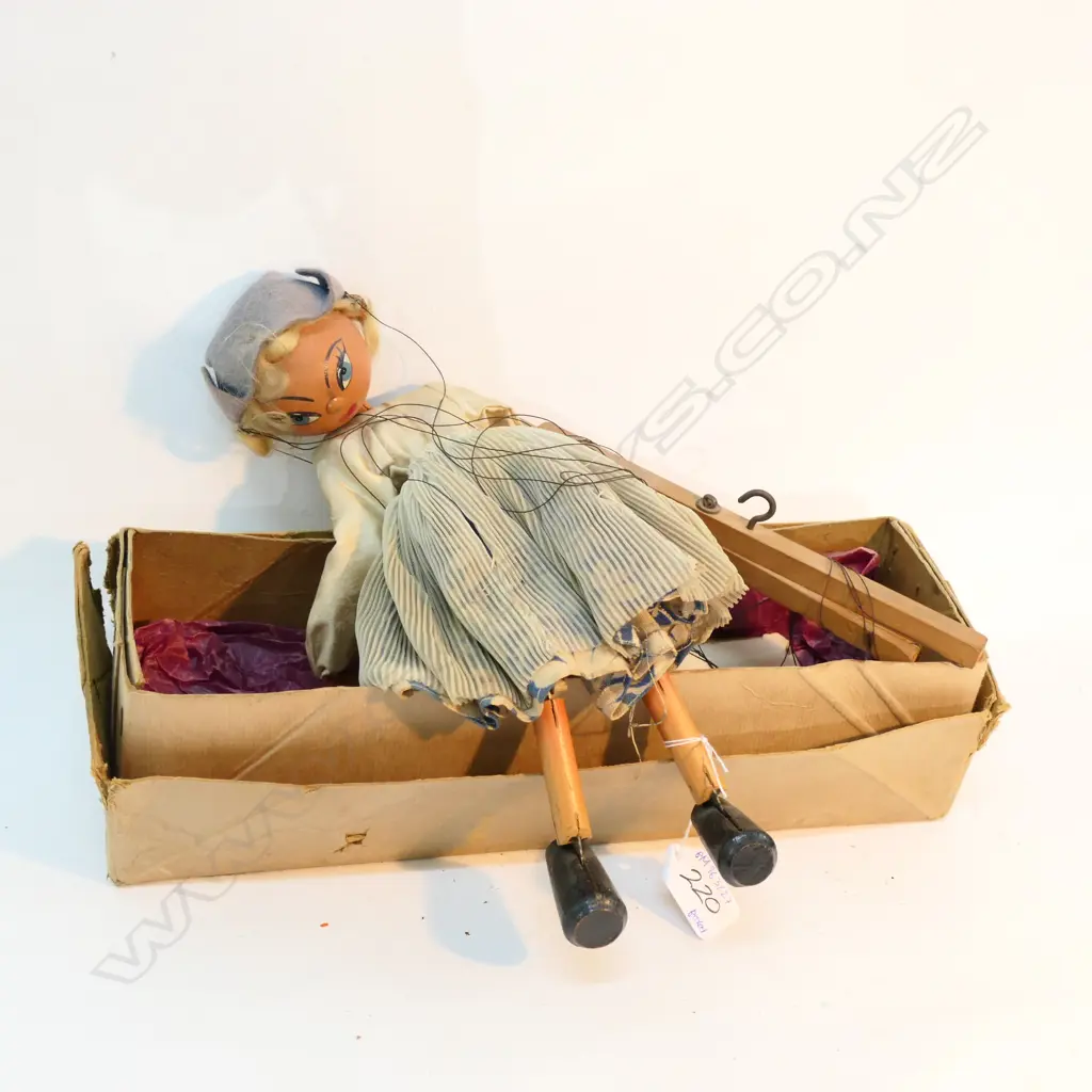 BOXED PELHAM PUPPET OF A YOUNG WOMAN BOX 340 MM Image 1++