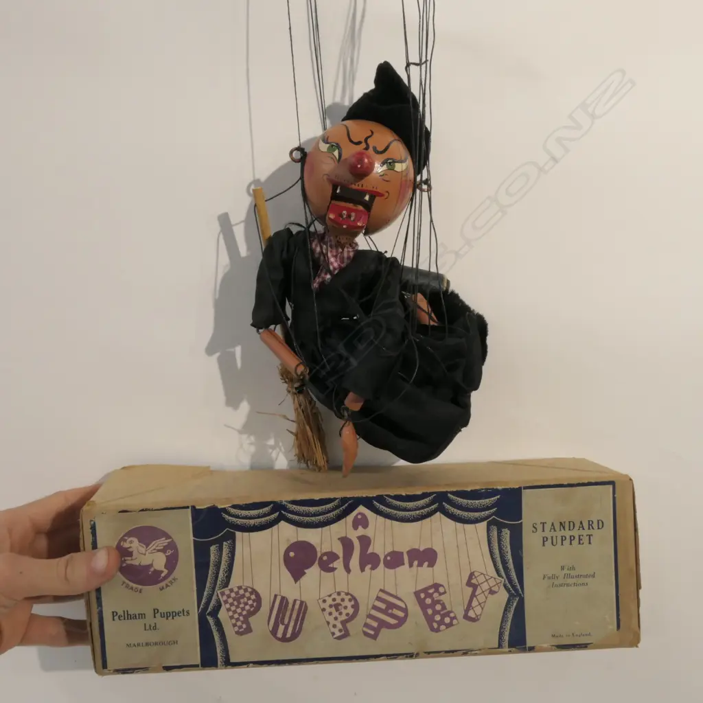 BOXED PELHAM PUPPET OF A WITCH BOX 340 MM Image 1++
