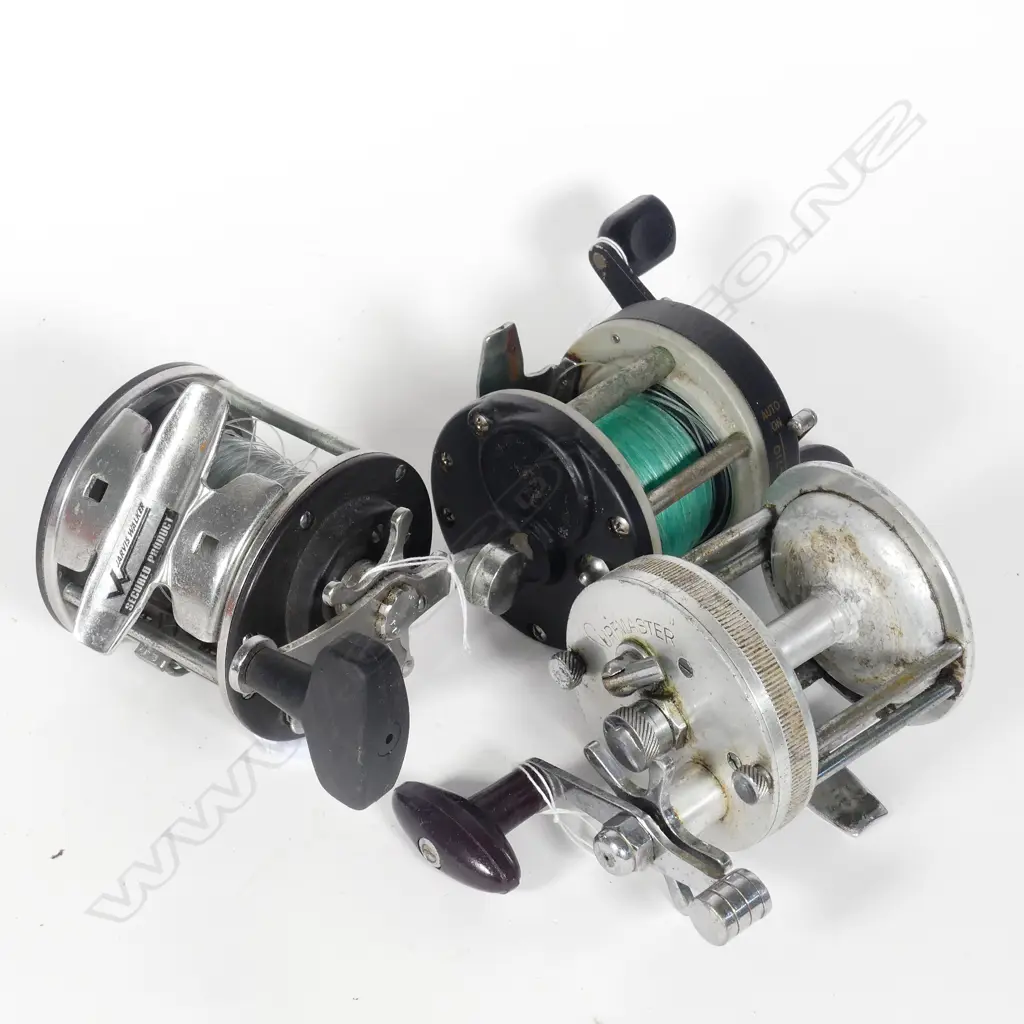 THREE VINTAGE LEVEL WIND SEA FISHING REELS... Image 1++