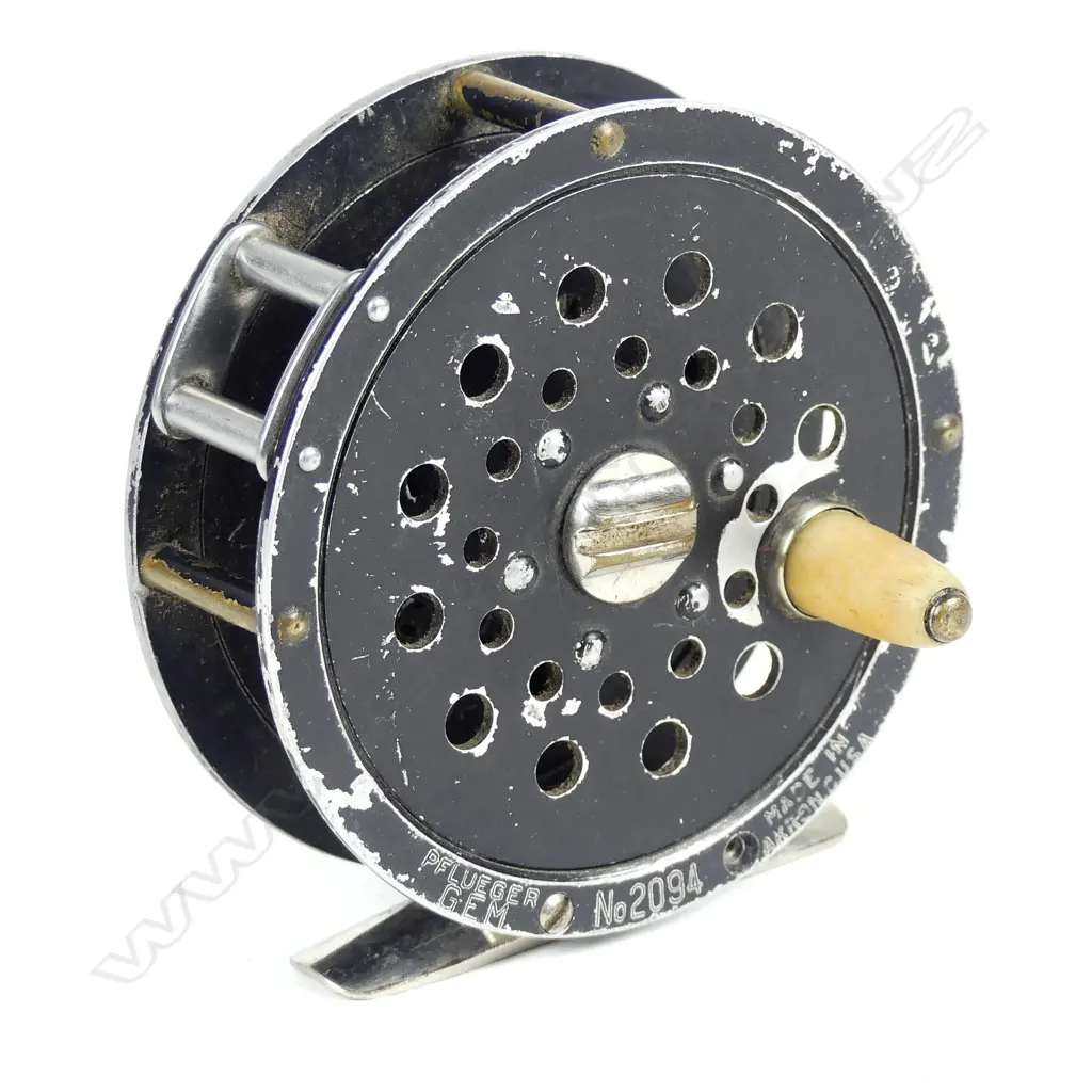 U.S. PFLEUGER 3¼" GEM FLY REEL WITH JAPANNED FINISH Image 1++