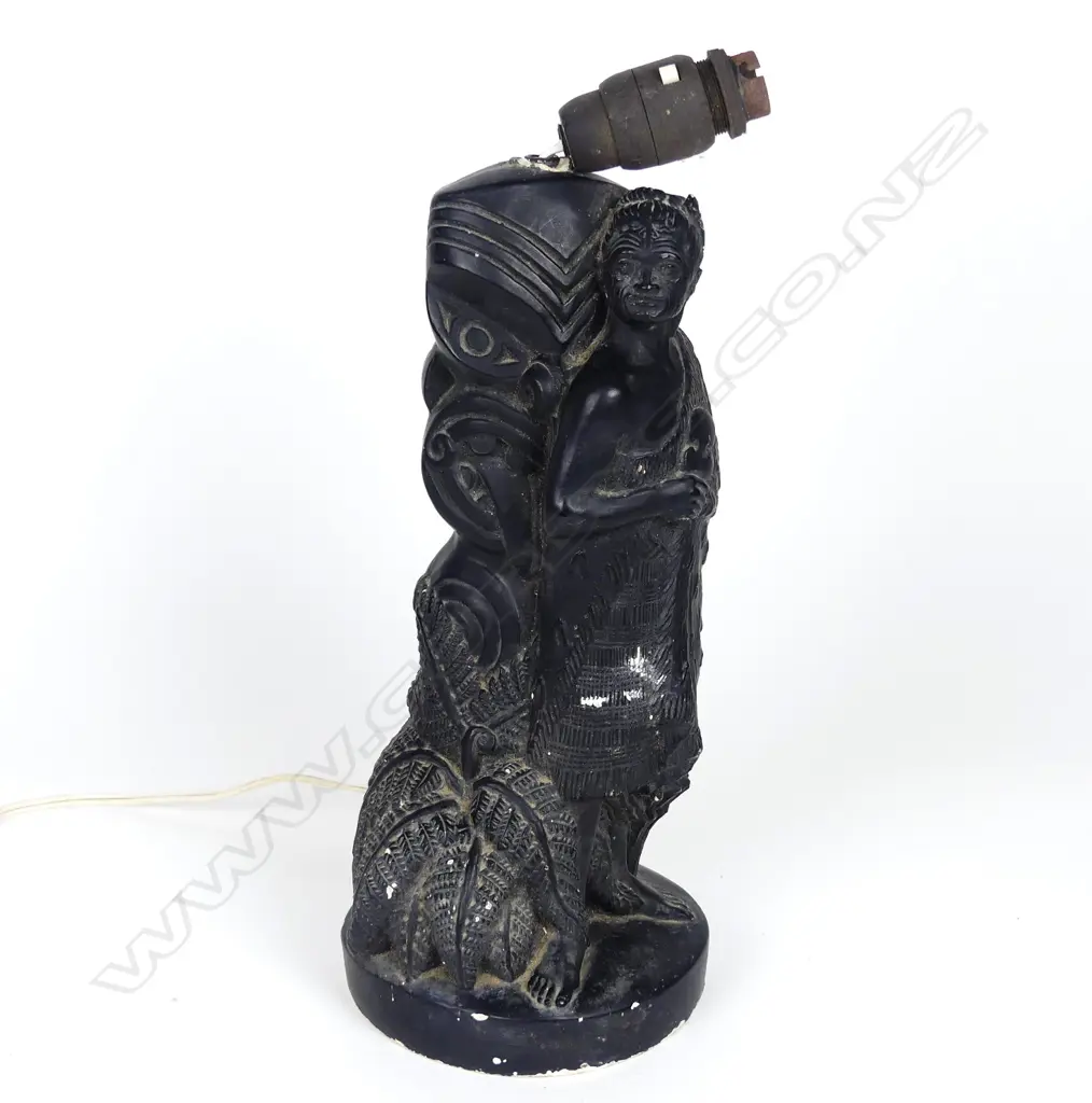A vintage NZ plaster lamp Image 1++