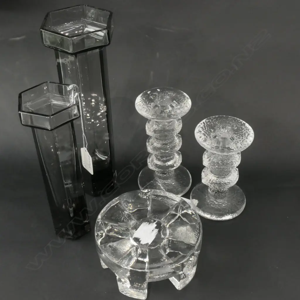 3 SCANDINAVIAN ART GLASS PIECES + 2 WEDGWOOD H 260 MM ONE SMALL FAULT Image 1++