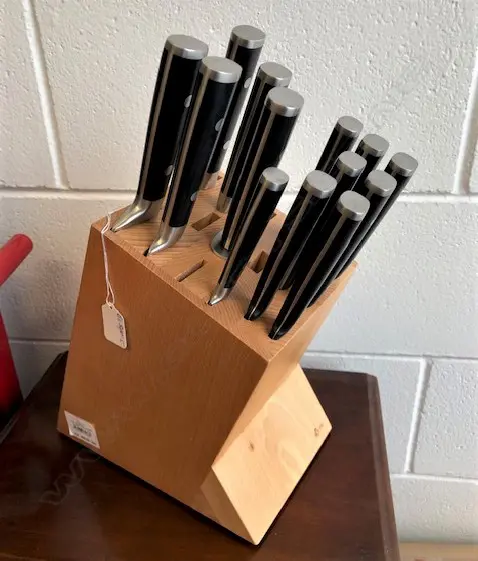 ROYAL DOULTON MODERN KNIFE & BLOCK SET Image 1++