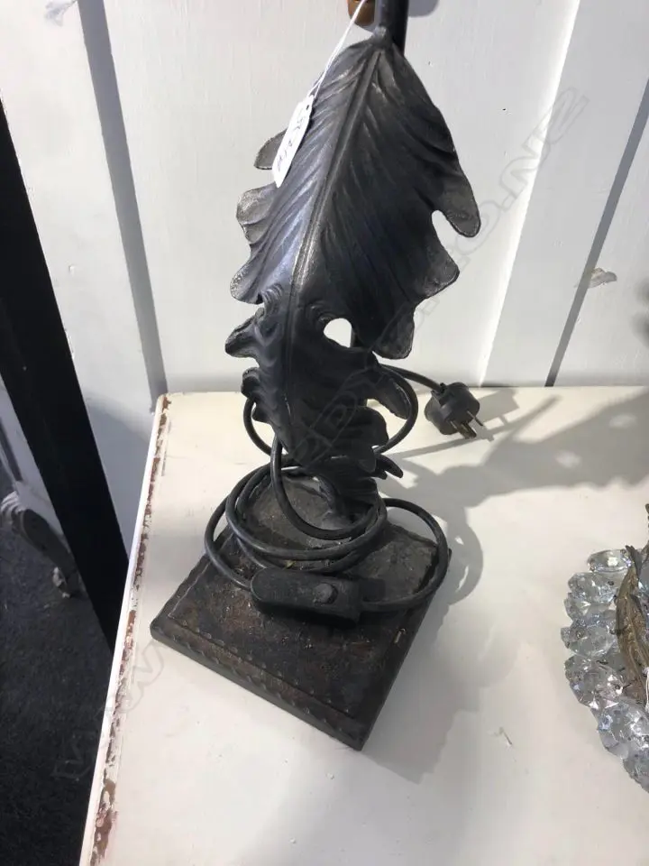 CAST IRON LAMP BASE SINGLE ACANTHUS LEAF Image 1++
