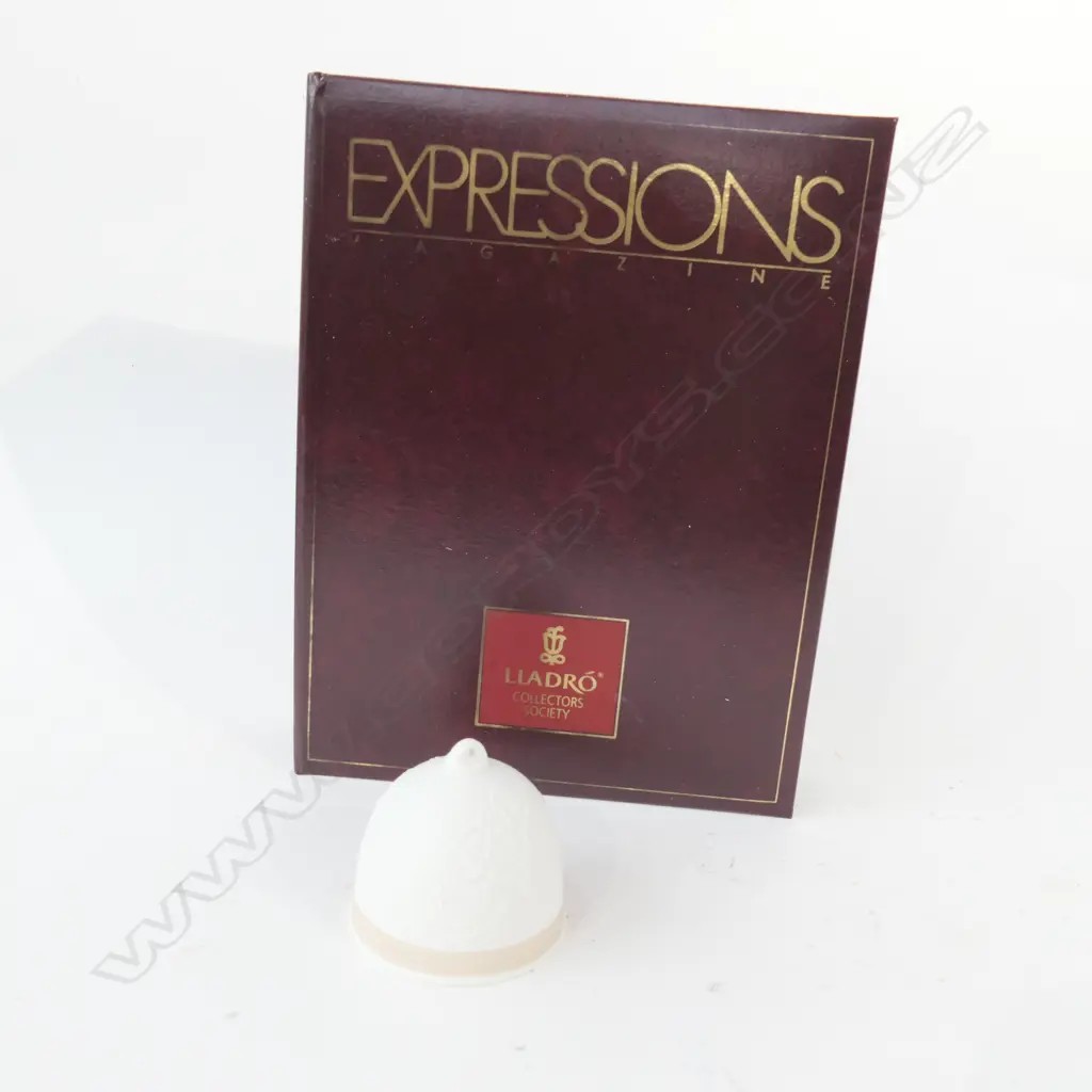 LLADRO BOXED COLLECTORS SOCIETY BELL/PLAQUE/+ MAGAZINE Image 1++