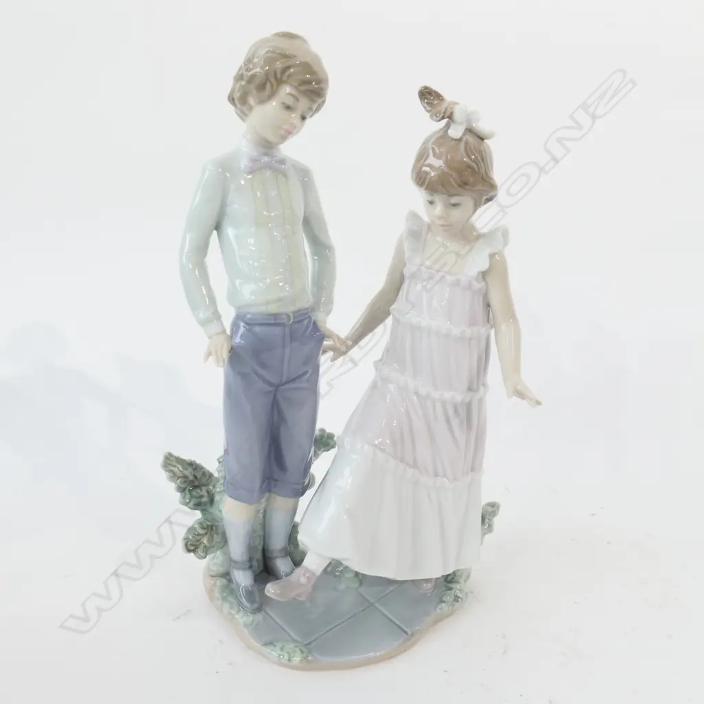 LLADRO FIGURE GROUP[ YOUNG BOY AND GIRL H 260 MM Image 1++