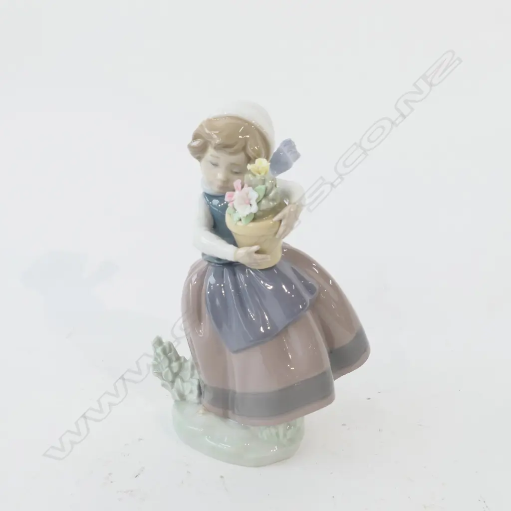 LLADRO GIRL WITH FLOWERS H 160 MM Image 1++