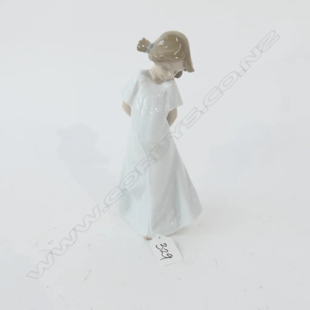 NAO FIGURE OF A YOUNG GIRL H 200 MM Image 1++