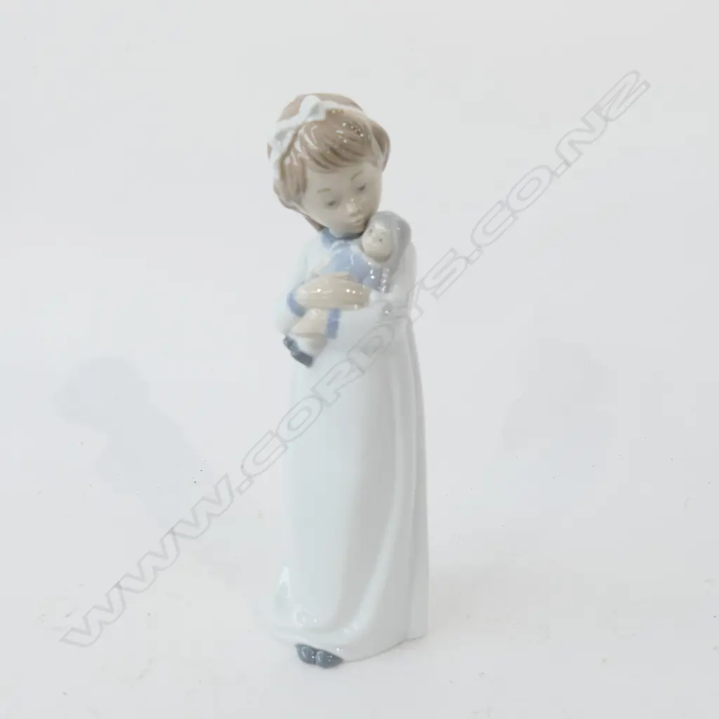 NAO FIGURE OF A YOUNG GIRL H 240 MM Image 1++
