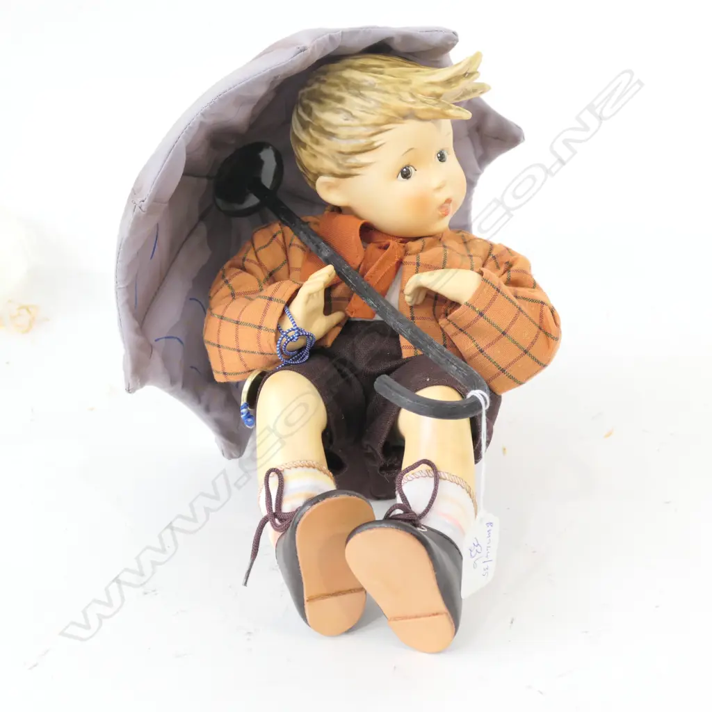 HUMMEL 'UMBRELLA BOY' CLOTH & VINYL DOLL, 1988 BY DANBURY MINT Image 1++