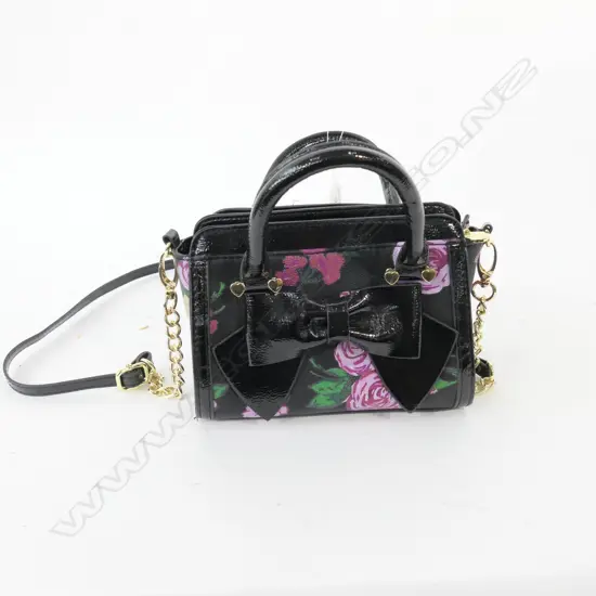 BETSEY JOHNSON CROSS BODY BAG