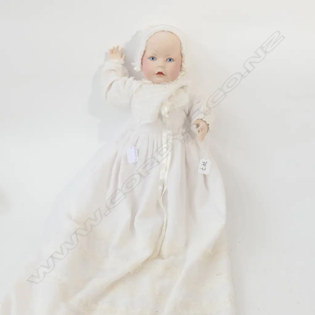 HEIRLOOM PORCELAIN DOLL H 470 MM Image 1++