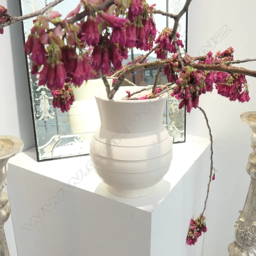 LARGE CROWN LYNN # 24 INCISED VASE A//F H. 240MM Image 1++