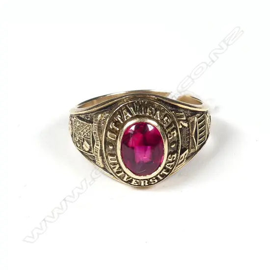 10CT GOLD & RED STONE RING, UK SIZE O, TOTAL WEIGHT 7GM -  University of Ottawa Class Ring 1970
