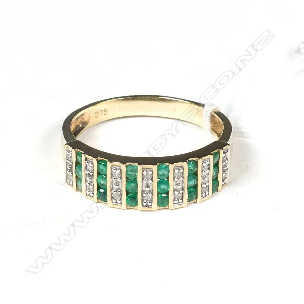 9CT GOLD, EMERALD & DIAMOND (?) RING, STAMPED 375, UK SIZE R-S, TOTAL WEIGHT 3GM Image 1++