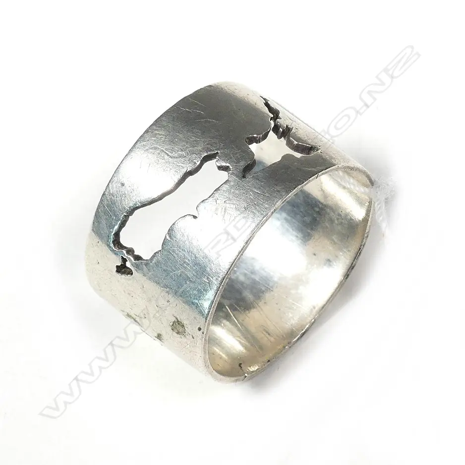 MENS S/SILVER RING, BAND WITH NZ CUT-OUT , UK SIZE U-X, 11GM Image 1++
