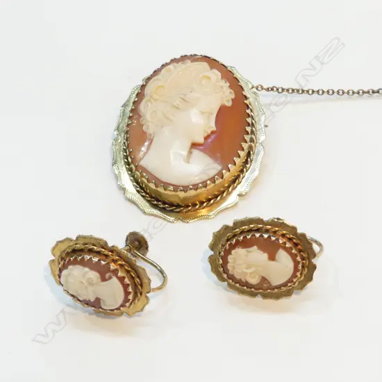 9CT GOLD CAMEO AND EARRINGS