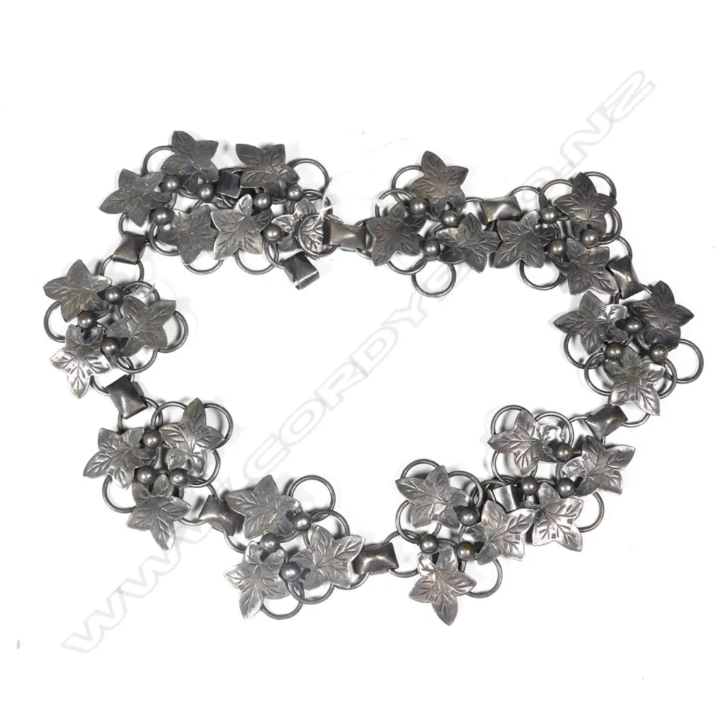 VINTAGE WHITE METAL LINKED LEAF BELT, L.570MM Image 1++