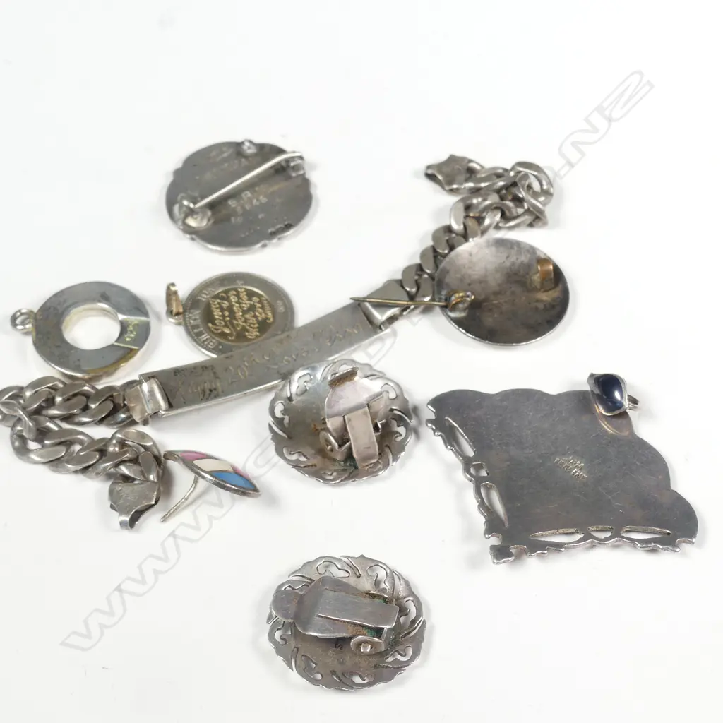 ASST SILVER PENDANTS & BADGES, ALL STAMPED, 65GM Image 1++